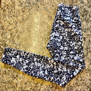 Lululemon high rise legging size 6